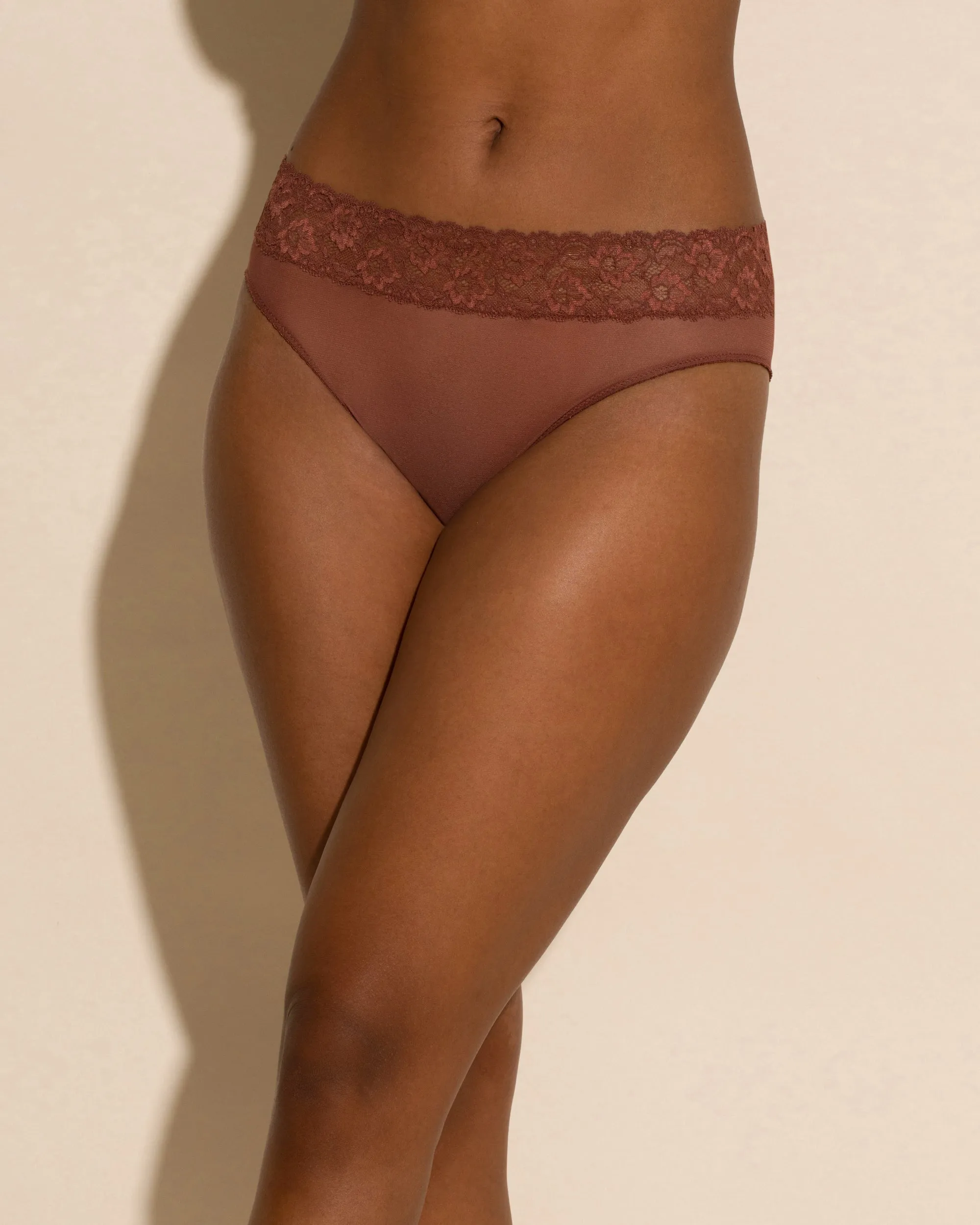 Hochgeschnittener Bikini