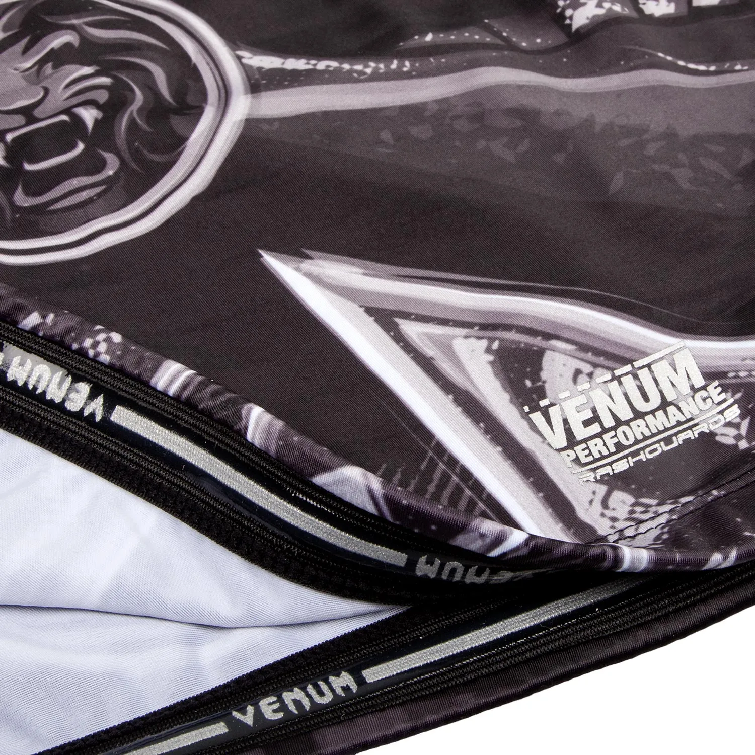 Venum Gladiator 3.0 Rashguard - Black/White - Short Sleeves